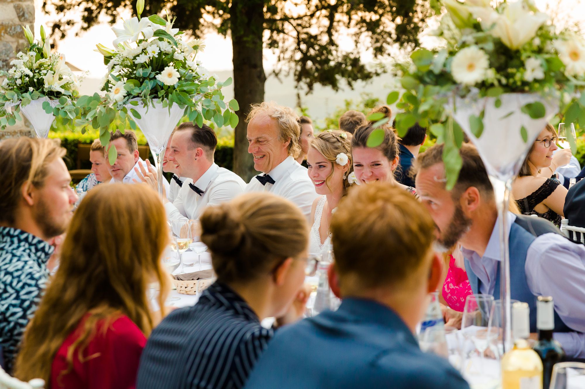 Gasten tijdens het feest van Bruiloft in Italië