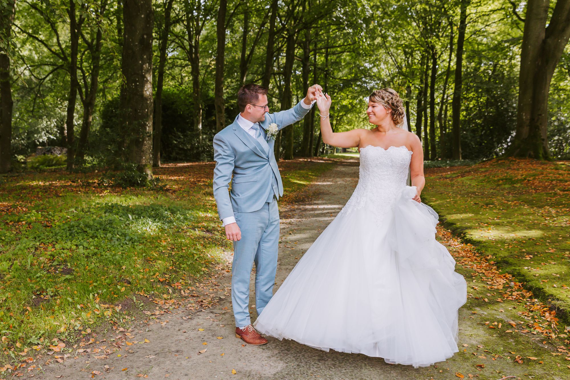 Feestmoment tijdens de bruiloft van Bruiloft in Veenwouden