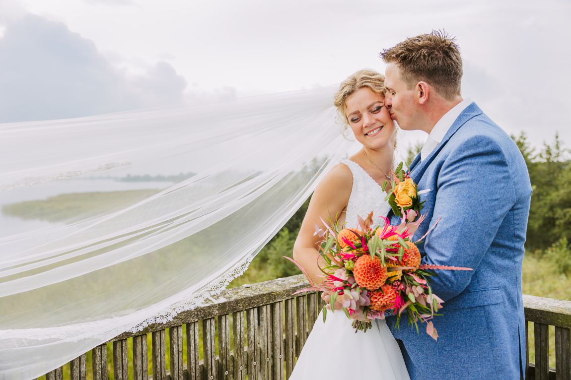 Feestmoment tijdens de bruiloft van Bruiloft in Friesland