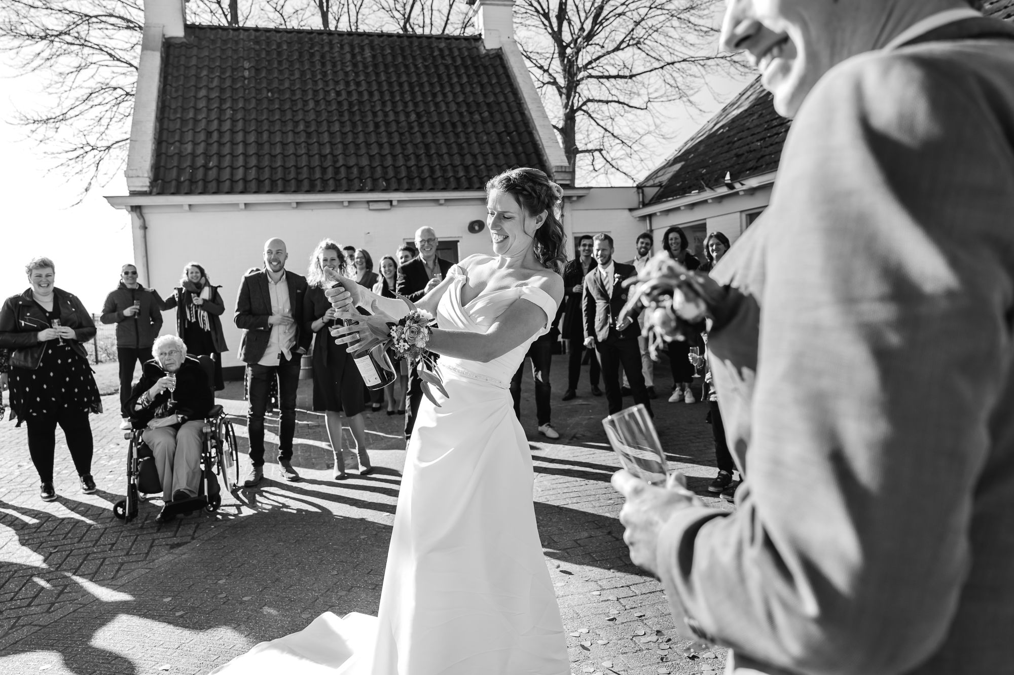 Feestmoment tijdens de bruiloft van Bruiloft in Friesland