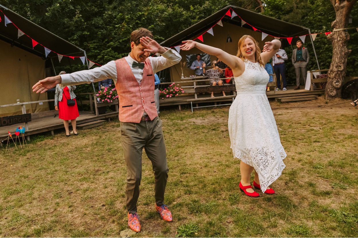 Feestelijke buitenbruiloft in Drenthe