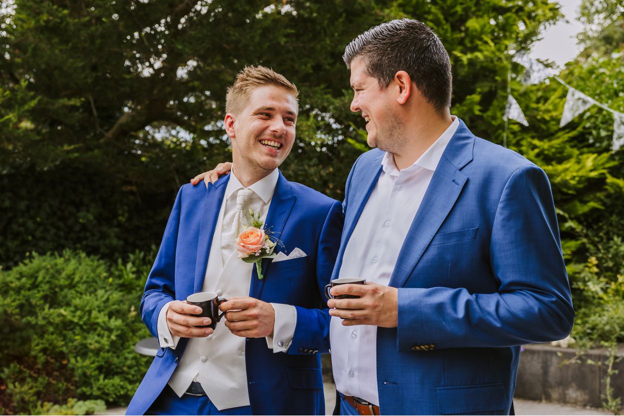 Feestmoment tijdens de bruiloft van Bruiloft op de Pollepleats